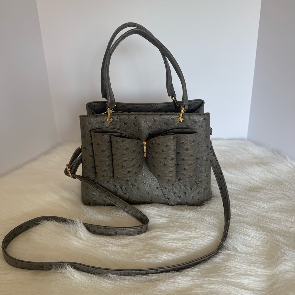 NWOT Stylish Gray Crossi Handbag/Crossbody Bag With Bow